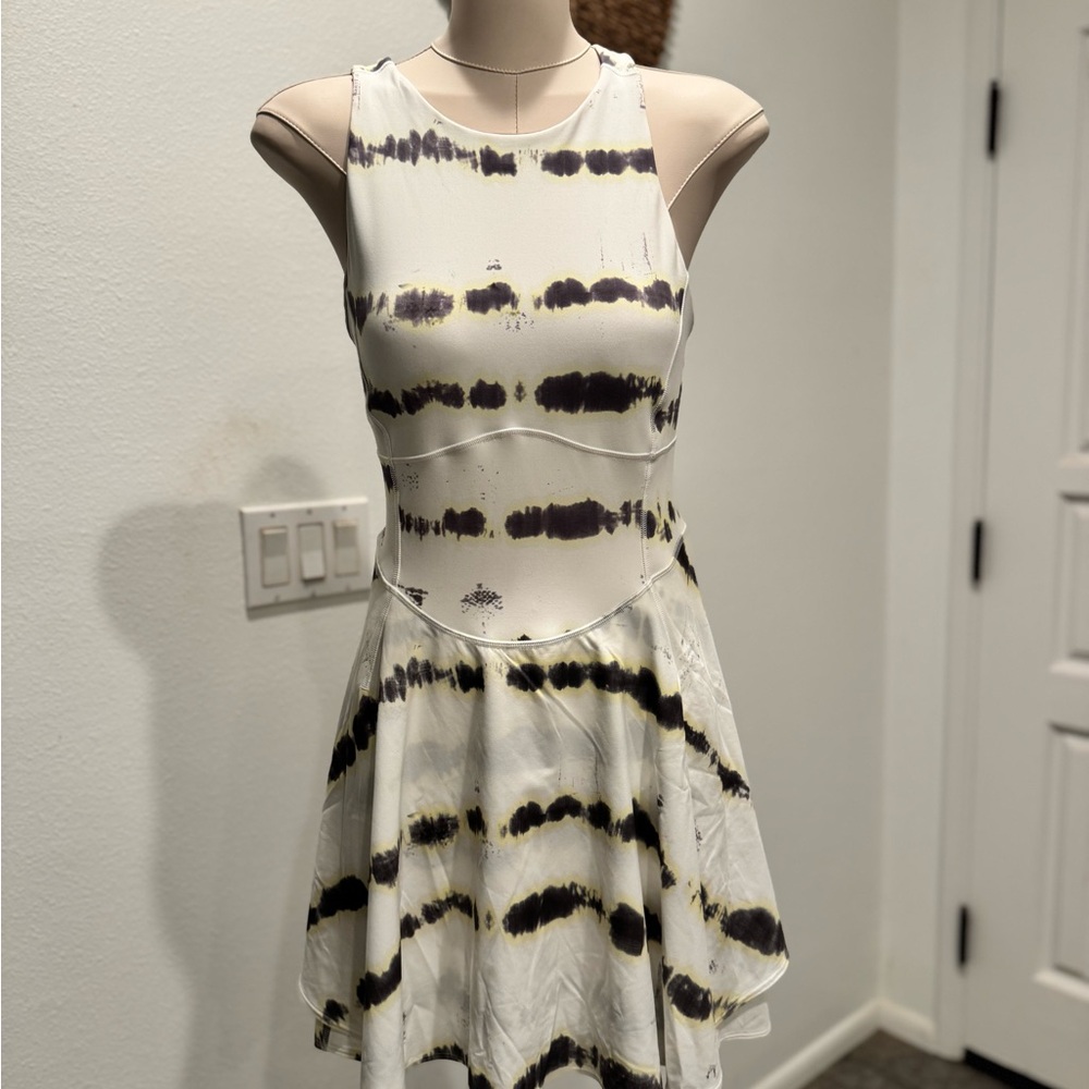 Lululemon Court Crush Tennis Dress NWOT Pockets Built in Shelf Bra Size 4 $138 - Picture 3 of 11